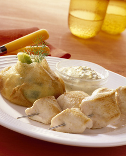 SPIEDINI DI POLLO E FAGOTTINI DI PORRO SPIEDINI DI POLLO E FAGOTTINI DI PORRO