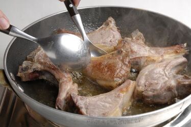 COSTOLETTE DI AGNELLO ALL ARMAGNAC