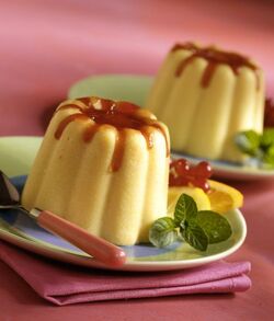 BUDINI DI SEMOLINO CON GELATINA DI RIBES BUDINI DI SEMOLINO CON GELATINA DI RIBES