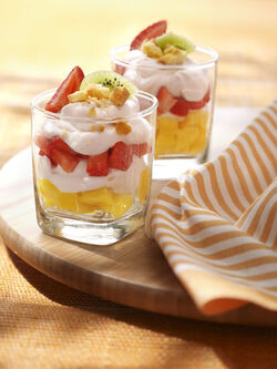 MACEDONIA DI FRUTTA CON PANNA VEGETALE
