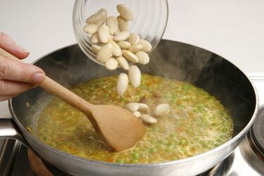 POLPETTE ALLE MANDORLE CON CURRY E PISELI