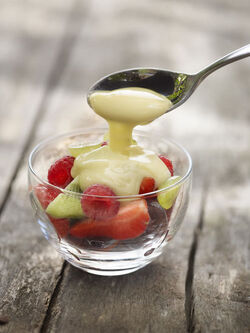 MACEDONIA DI FRUTTA CON CREMA ALLA VANIGLIA