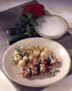 SPIEDINI DI POLLO E MAIALE ALLE ERBE