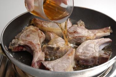 COSTOLETTE DI AGNELLO ALL ARMAGNAC