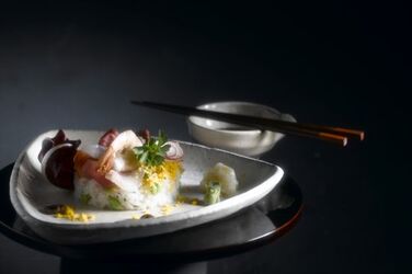 CHIRASHI RISO CON PESCE CRUDO CHIRASHI RISO CON PESCE CRUDO