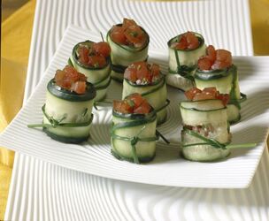 INVOLTINI DI CETRIOLI AL TONNO SPEZIATO