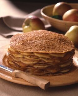 DOLCE DI CREPES ALLE MELE ED ALBICOCCHE DOLCE DI CREPES ALLE MELE ED ALBICOCCHE