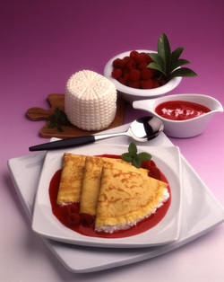 CREPES CON RICOTTA E LAMPONI CREPES CON RICOTTA E LAMPONI