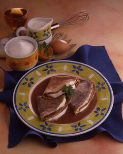 CREPES CON PANNA E CIOCCOLATO CREPES CON PANNA E CIOCCOLATO