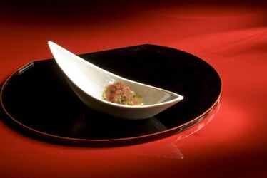 TARTARE DI TONNO MAGURO TATAKI TARTARE DI TONNO MAGURO TATAKI