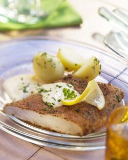FILETTO DI PERSICO IMPANATO CON SALSA AL LIMONE FILETTO DI PERSICO IMPANATO CON SALSA AL LIMONE