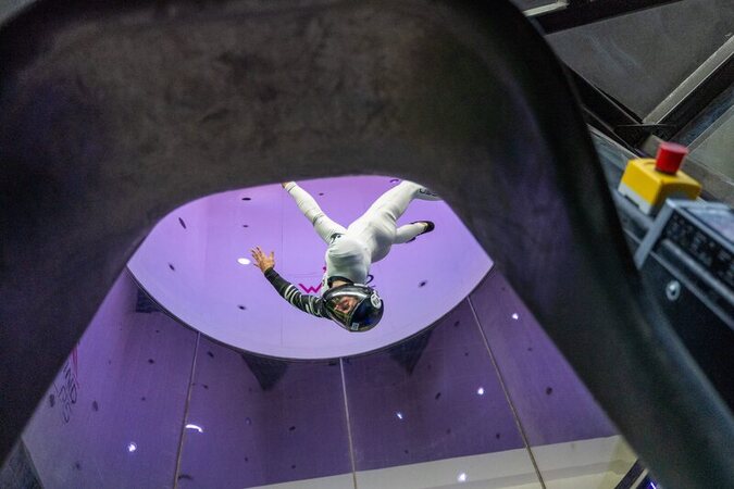 Francia campionati francesi di paracadutismo in galleria del vento presso la galleria Windalps a Méry. Francia campionati francesi di paracadutismo in galleria del vento presso la galleria Windalps a Méry.