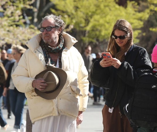 New York Julian Schnabel pomeriggio di relax in famiglia New York Julian Schnabel pomeriggio di relax in famiglia