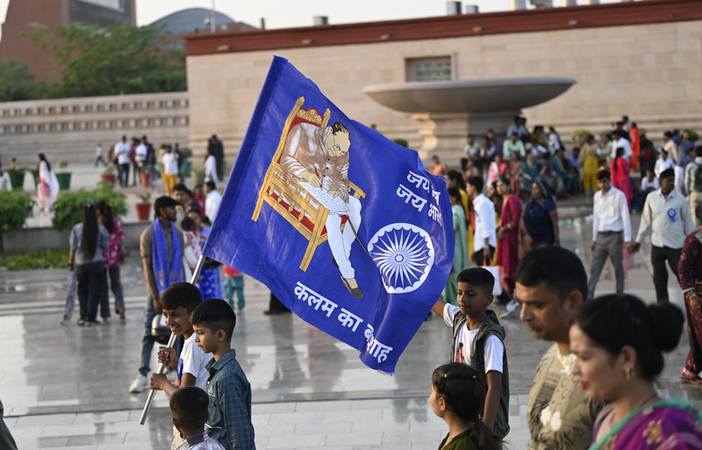 India Thousands Gather At Ambedkar Park In Lucknow To Pay Tribute On 135th Birth Anniversary Of Dr. Bhimrao Ambedkar India Thousands Gather At Ambedkar Park In Lucknow To Pay Tribute On 135th Birth Anniversary Of Dr. Bhimrao Ambedkar