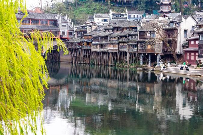 Spring Outing in Fenghuang Ancient Town
