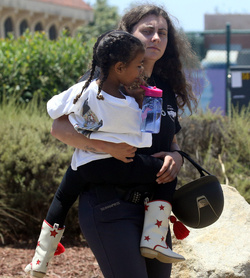 Nori West takes her puppy Sushi to the park to see horses Nori West takes her puppy Sushi to the park to see horses