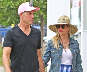 Reese Witherspoon Looking Cute On A Day Date With Hubby Jim Toth