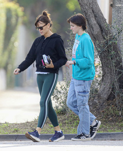 Jennifer Garner Enjoys Quality Time With 16 Year Old Fin Ahead Of Super Bowl Sunday