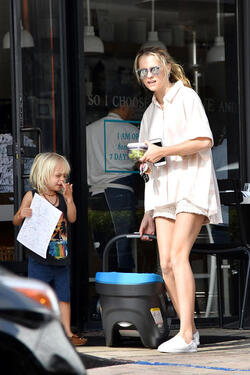 Teresa Palmer has Breakfast with Sons Teresa Palmer has Breakfast with Sons