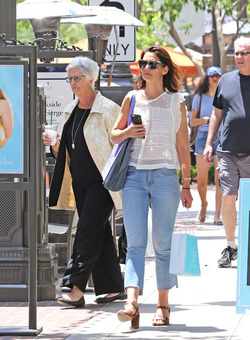 Katie Holmes Spends Time With Family In L.A. Before Starting Harvard Business School