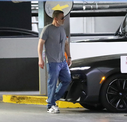 Ben Affleck looks relaxed on the day JLo filed for divorce