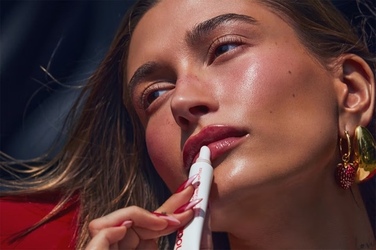 Hailey Bieber Glows in Rhode Strawberry Glaze Lip Treatment