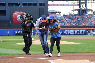 Dave Annable Throws Out First Pitch at Mets Game