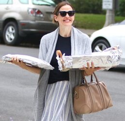 Jennifer Garner Lights Up Sunday For Her Community Jennifer Garner Lights Up Sunday For Her Community