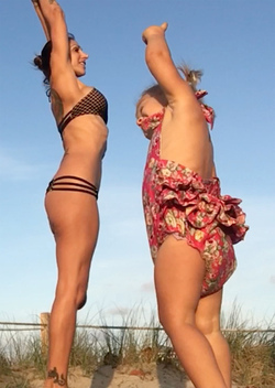 SUPER FIT MUM CARRIES OUT DAILY YOGA ROUTINES WITH DAUGHTER SUPER FIT MUM CARRIES OUT DAILY YOGA ROUTINES WITH DAUGHTER