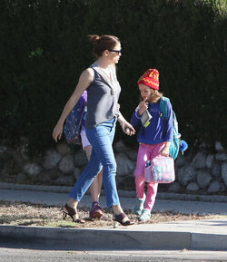 Jennifer Garner soaking on the sunshine while out with the girls