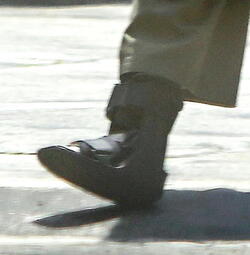 Is Gwyneth Paltrow Going For The Clown Look As She Nurses Injured Foot 