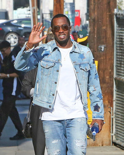 Sean P. Diddy Combs Narrowly Avoids Fall As He Waves To Fans At Jimmy Kimmel Sean P. Diddy Combs Narrowly Avoids Fall As He Waves To Fans At Jimmy Kimmel