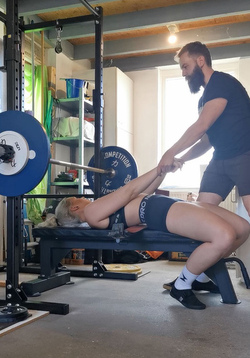 Woman becomes talented powerlifter despite suffering with seizures