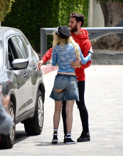 Bella Thorne Stunning In Fishnets And Daisy Dukes