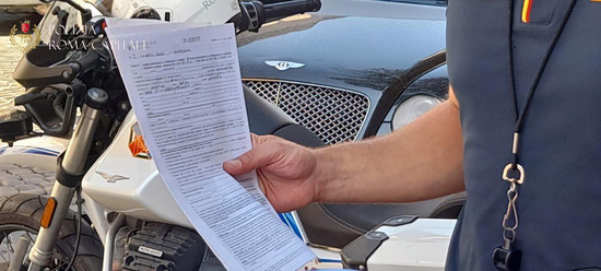 German Anna Sorokin Who Posed As Empress And Drove A Bentley And A Ferrari Arrested For Fraud By Police In Italy