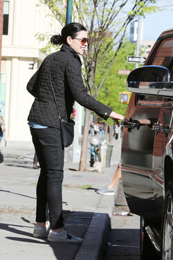 Julianna Margulies on her way to gym