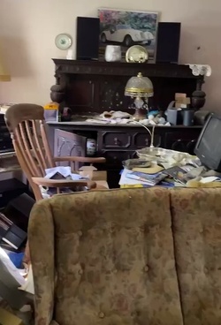 Urban explorer discovers abandoned vintage car graveyard Urban explorer discovers abandoned vintage car graveyard