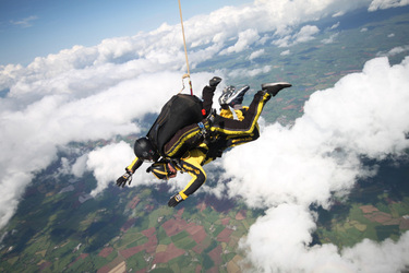 THE WORLDS OLEST TANDEM SKYDIVER AT 101 YEARS OLD with video 