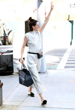 Kendall Jenner wears a fanny pack while shopping in the city Kendall Jenner wears a fanny pack while shopping in the city