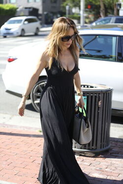 Jennifer Lopez Treats Emme To Coffee Bean Following Melrose Shopping Spree