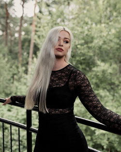 Woman becomes talented powerlifter despite suffering with seizures