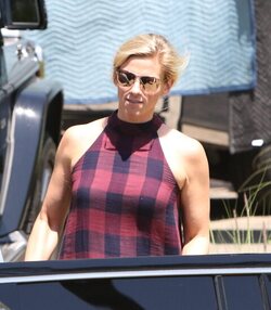 Ben Affleck Looking Cool In Leather Jacket Leaving Photo Shoot With Lindsay Shookus Part 2