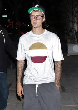 Justin Bieber heads to Mastros after donating thousands to Hurricane Harvey relief Justin Bieber heads to Mastros after donating thousands to Hurricane Harvey relief