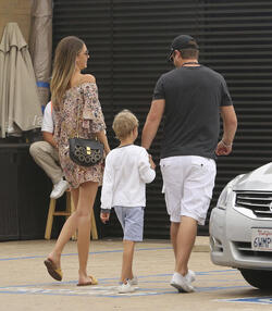 Robin Thicke Treats Pregnant Girlfriend April Love And Son Julian To Lunch In Malibu Robin Thicke Treats Pregnant Girlfriend April Love And Son Julian To Lunch In Malibu