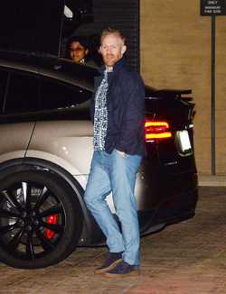 Brad Pitt s pal Thomas Houseago enjoys a dinner outing at Nobu in Malibu.