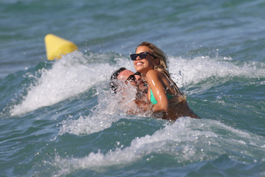 Sylvie Meis and Niclas Castello during a beach day in Saint Tropez