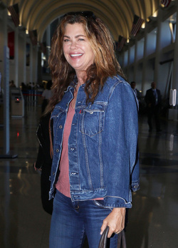 Kathy Ireland Rocks Canadian Tuxedo While Taking Flight With Daughter Chloe Kathy Ireland Rocks Canadian Tuxedo While Taking Flight With Daughter Chloe