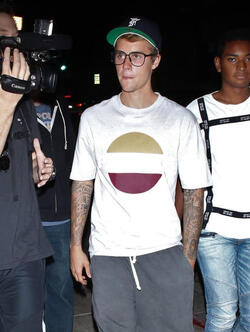 Justin Bieber heads to Mastros after donating thousands to Hurricane Harvey relief Justin Bieber heads to Mastros after donating thousands to Hurricane Harvey relief