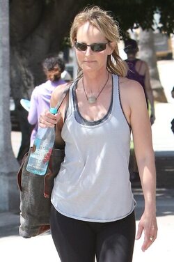 Helen Hunt leaving yoga class