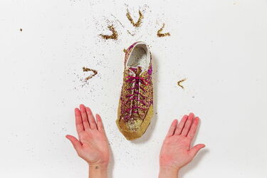 Fashion Beauty August 2016 DIY Time glitter kicks Fashion Beauty August 2016 DIY Time glitter kicks